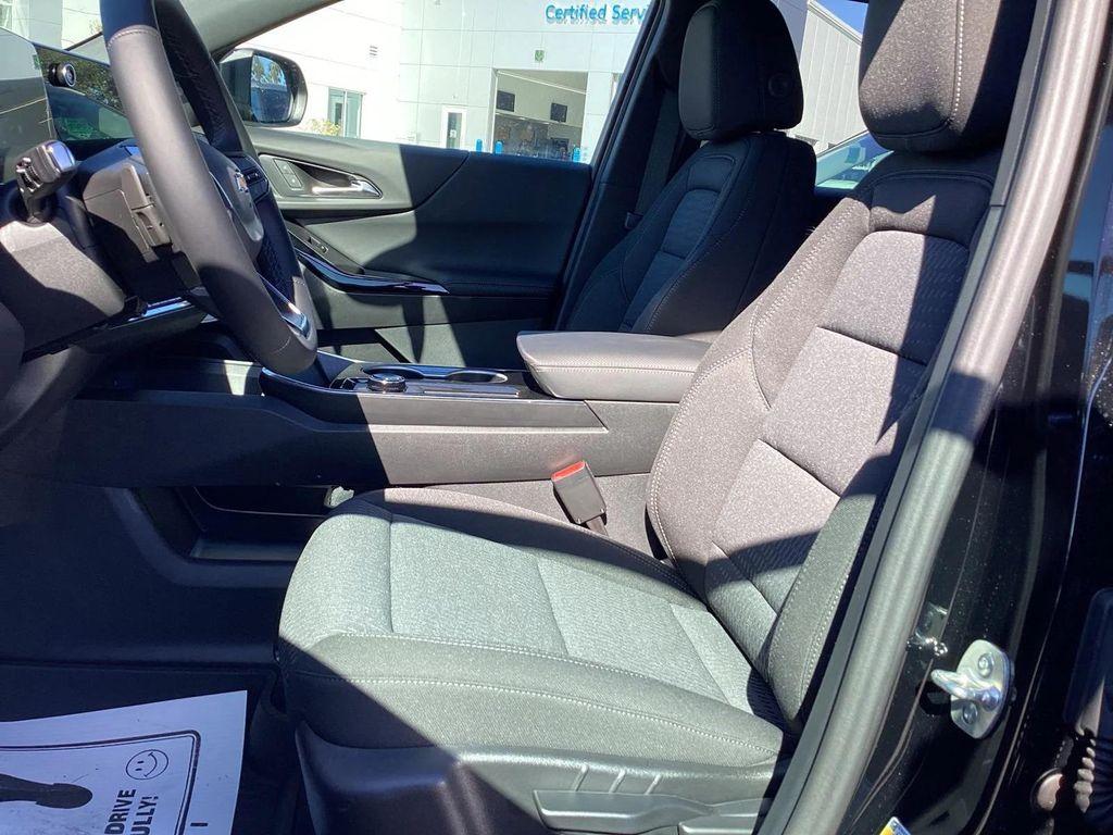 new 2026 Chevrolet Equinox car, priced at $30,320