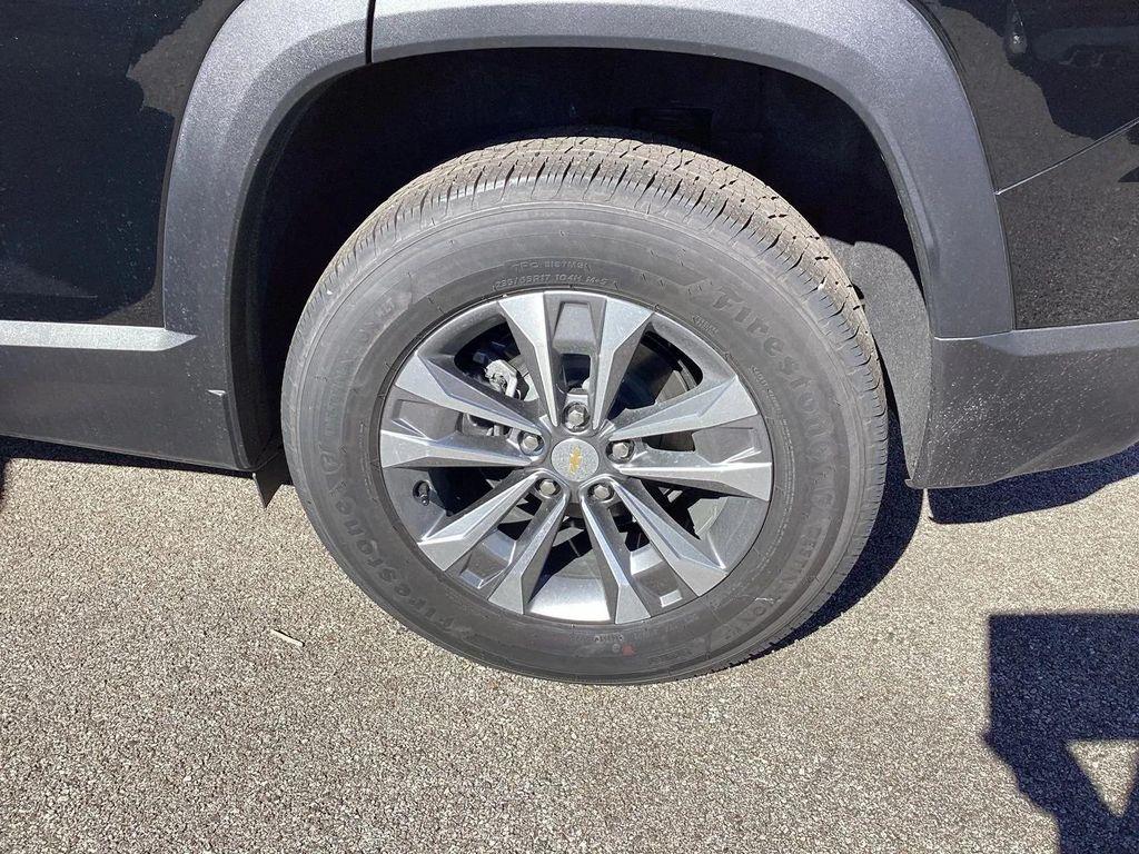 new 2026 Chevrolet Equinox car, priced at $30,320