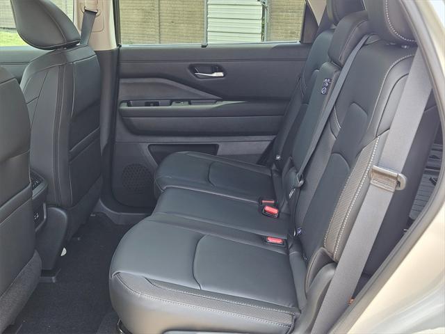 new 2025 Nissan Pathfinder car, priced at $44,119