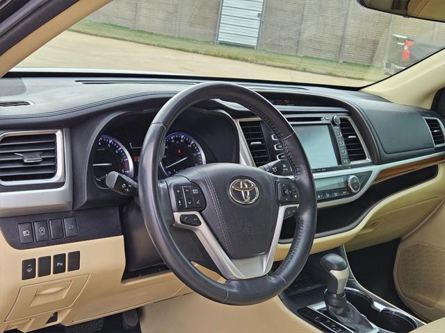 used 2018 Toyota Highlander car, priced at $25,395