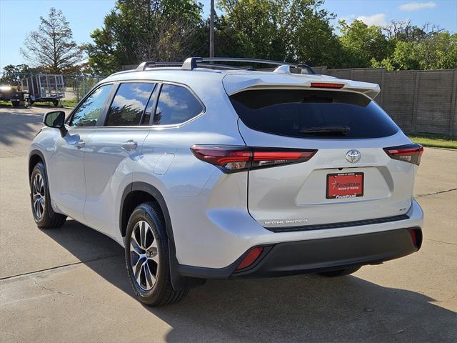 used 2024 Toyota Highlander car, priced at $44,495