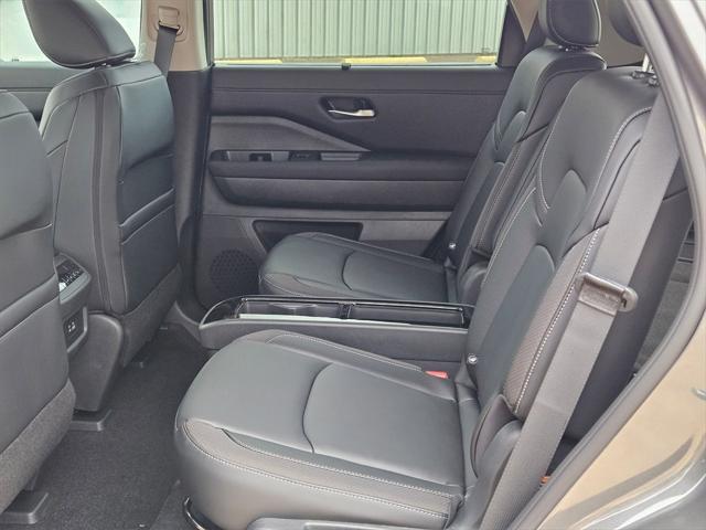 new 2025 Nissan Pathfinder car, priced at $44,702