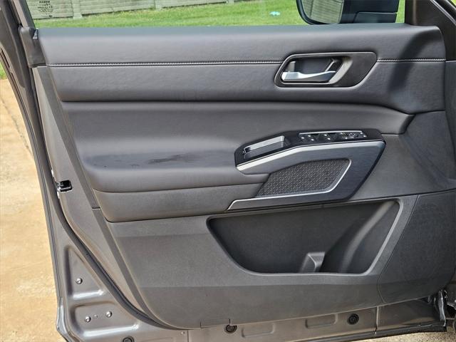 new 2025 Nissan Pathfinder car, priced at $44,702