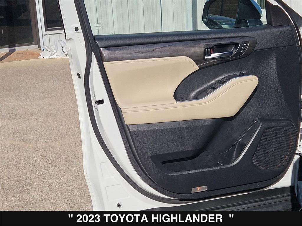 used 2023 Toyota Highlander car, priced at $39,461