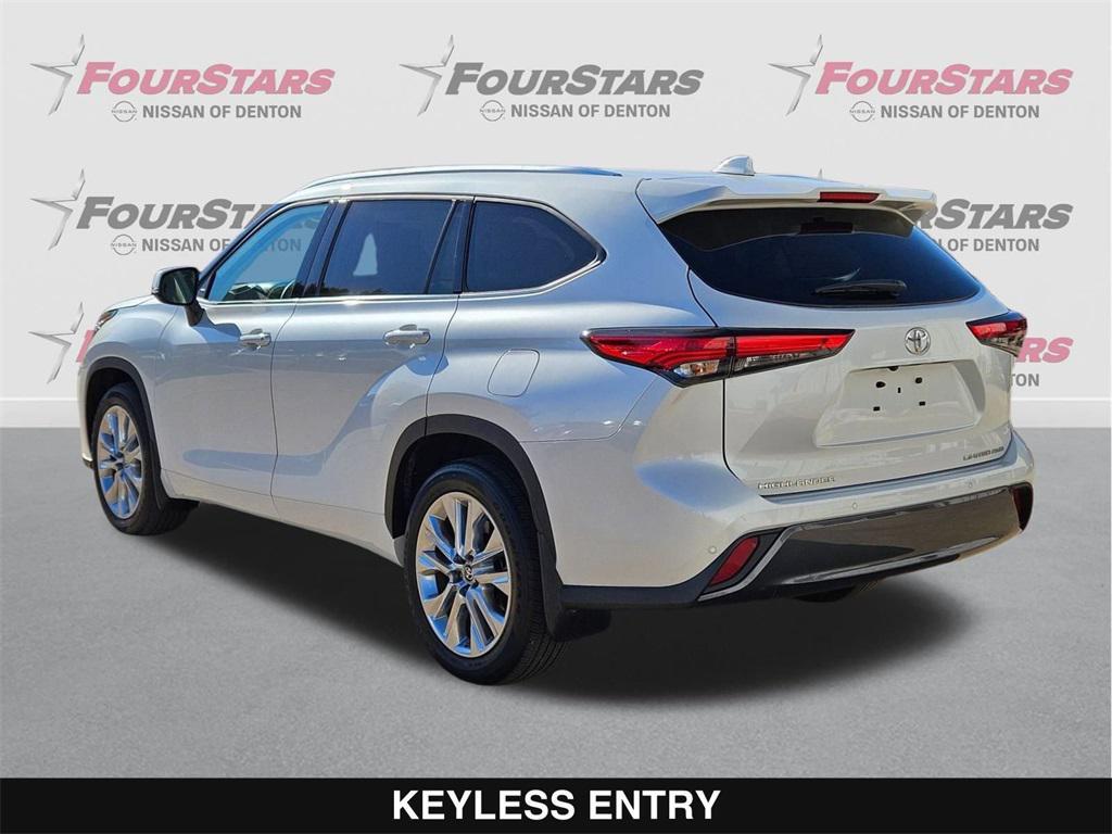 used 2023 Toyota Highlander car, priced at $39,461