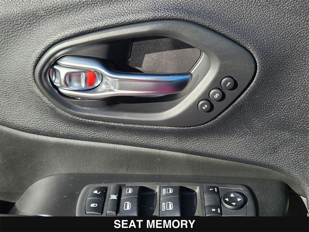 used 2020 Jeep Cherokee car, priced at $19,309