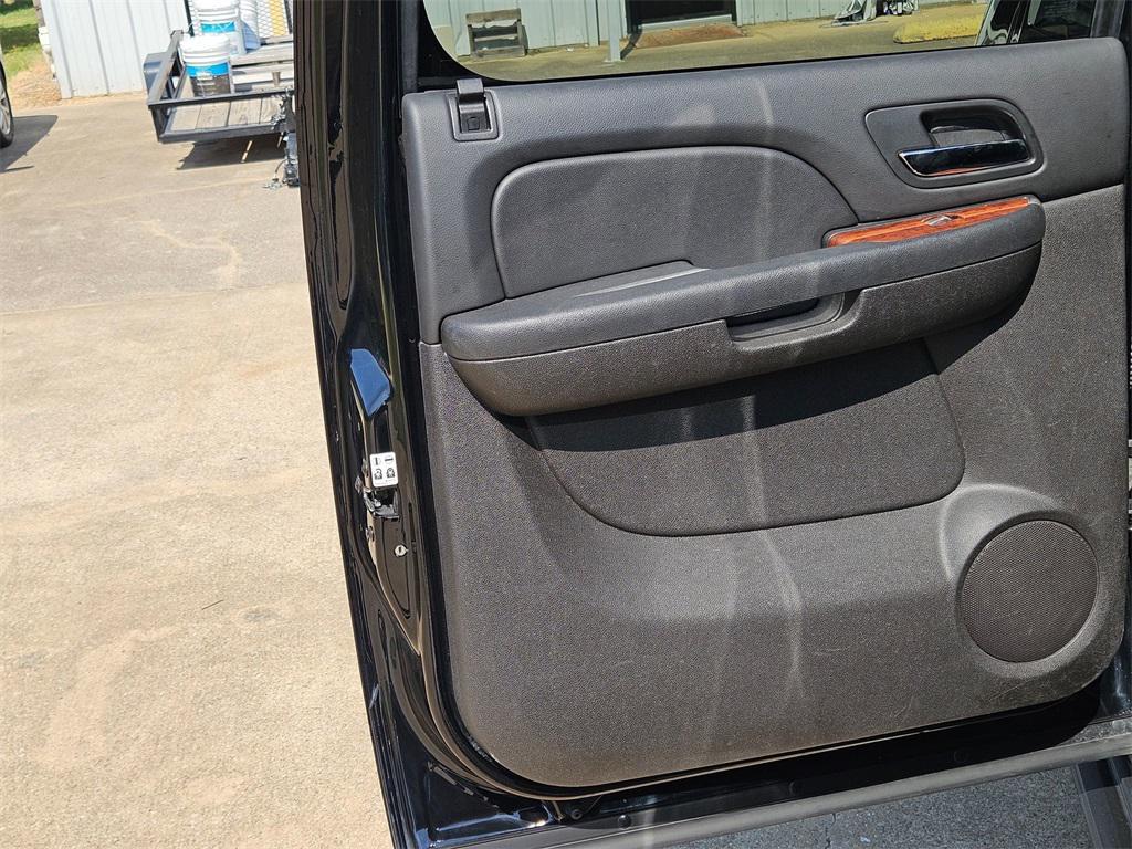 used 2014 Chevrolet Suburban car, priced at $14,125