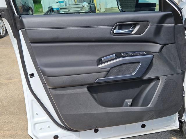 new 2025 Nissan Pathfinder car, priced at $44,194