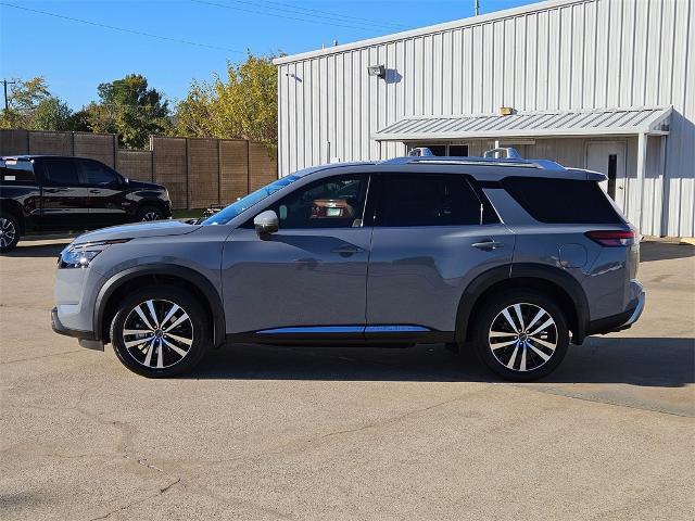 new 2025 Nissan Pathfinder car, priced at $48,033