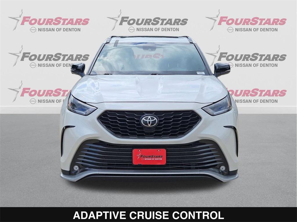 used 2021 Toyota Highlander car, priced at $33,966