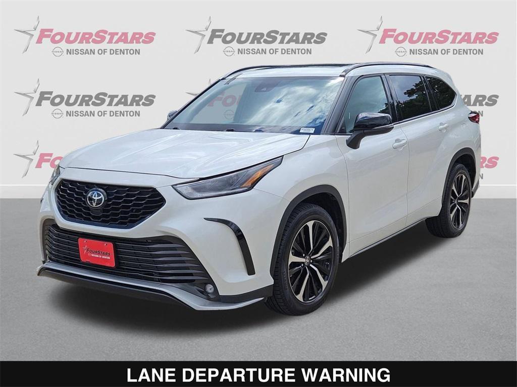 used 2021 Toyota Highlander car, priced at $33,966