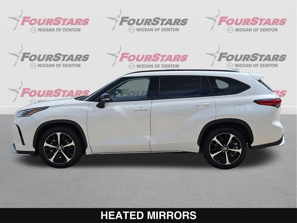 used 2021 Toyota Highlander car, priced at $33,966