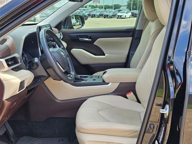 used 2021 Toyota Highlander car, priced at $32,329