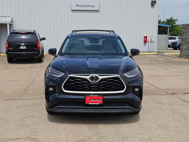 used 2021 Toyota Highlander car, priced at $32,329