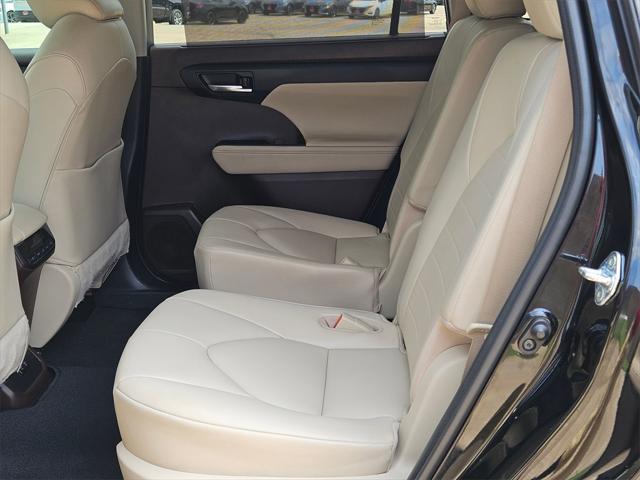 used 2021 Toyota Highlander car, priced at $32,329