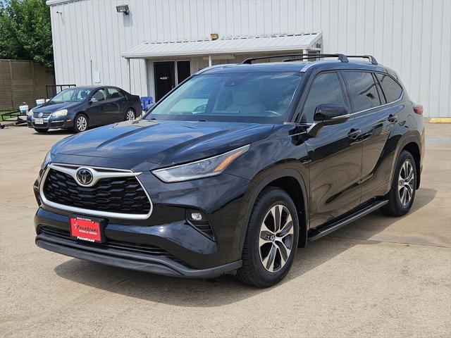 used 2021 Toyota Highlander car, priced at $32,329