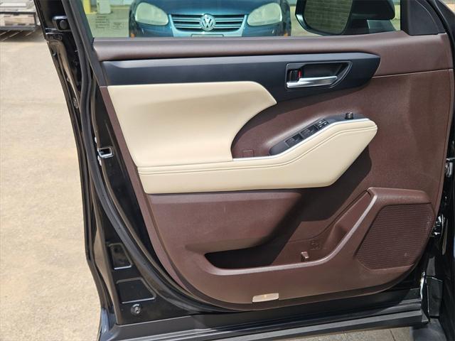 used 2021 Toyota Highlander car, priced at $32,329