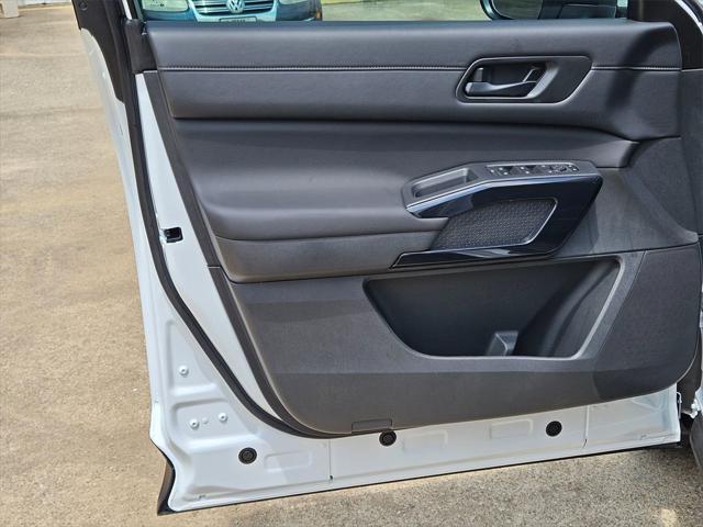 new 2025 Nissan Pathfinder car, priced at $39,776