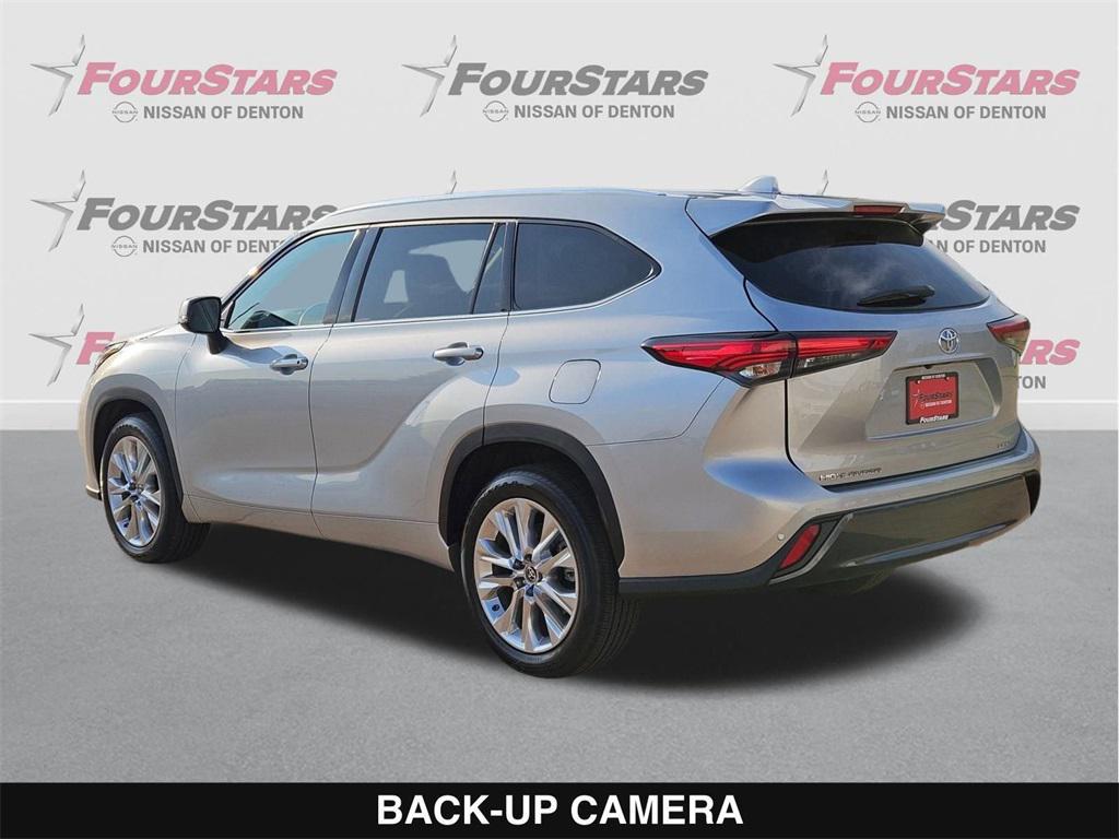 used 2021 Toyota Highlander car, priced at $28,494