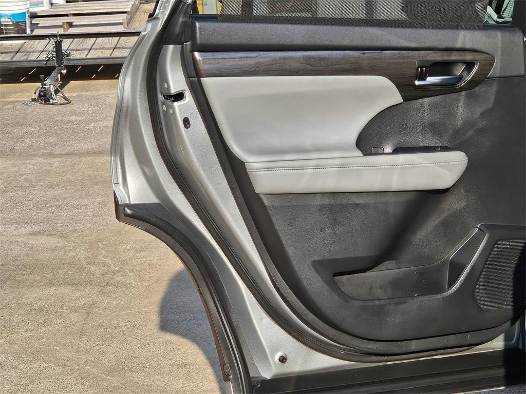 used 2021 Toyota Highlander car, priced at $28,494