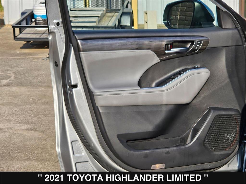 used 2021 Toyota Highlander car, priced at $28,494