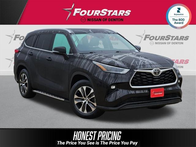 used 2022 Toyota Highlander car, priced at $34,495