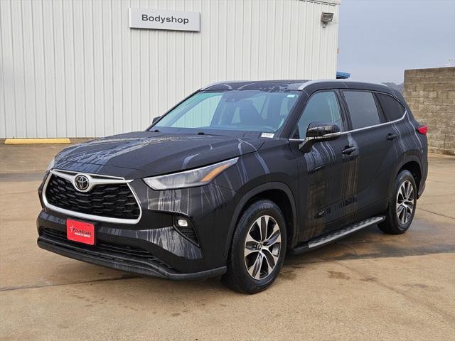 used 2022 Toyota Highlander car, priced at $34,495