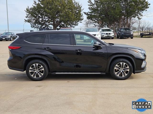 used 2022 Toyota Highlander car, priced at $32,995