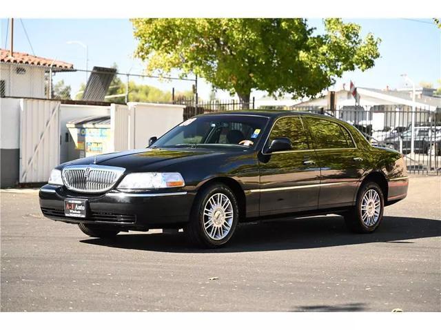 used 2008 Lincoln Town Car car, priced at $11,989