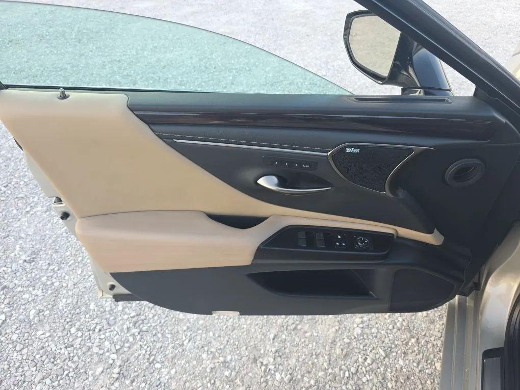 used 2019 Lexus ES 350 car, priced at $31,998