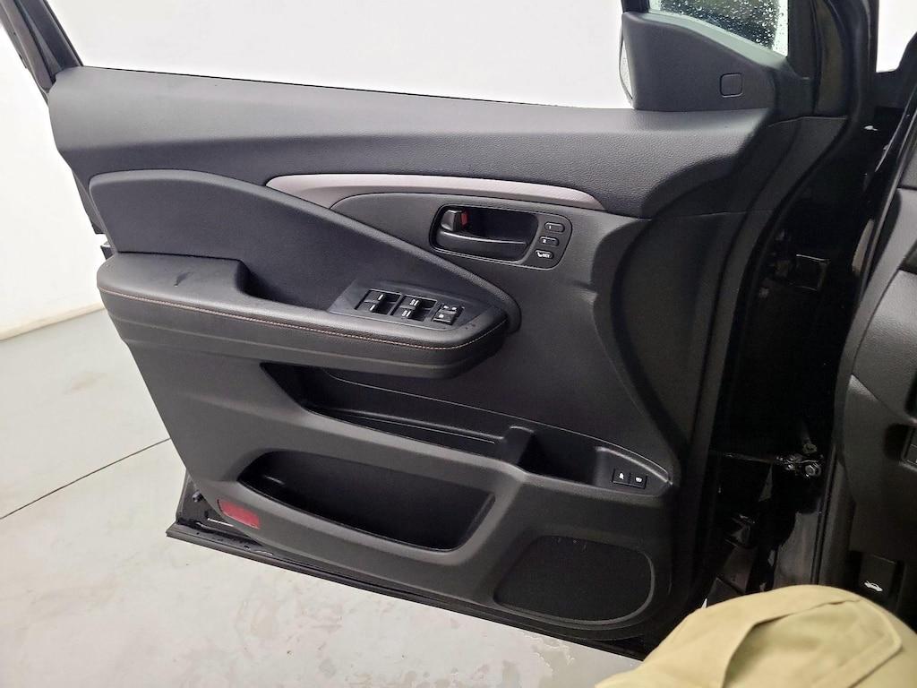 used 2022 Honda Pilot car, priced at $35,998