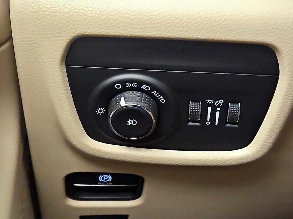 used 2023 Jeep Grand Cherokee car, priced at $33,998