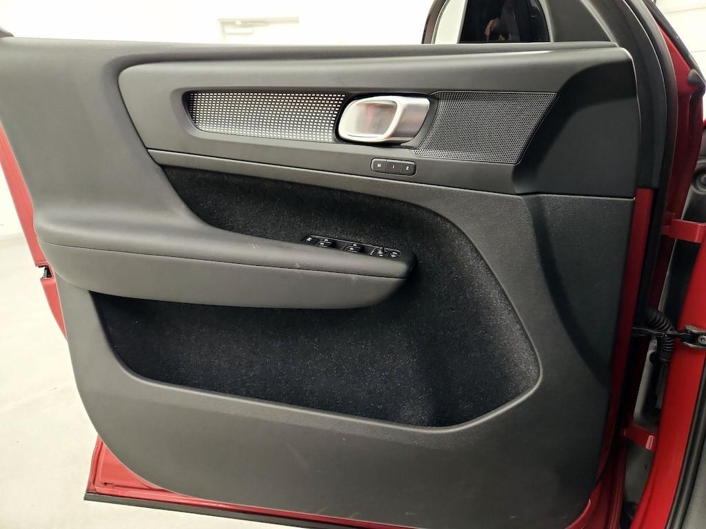 used 2020 Volvo XC40 car, priced at $23,998