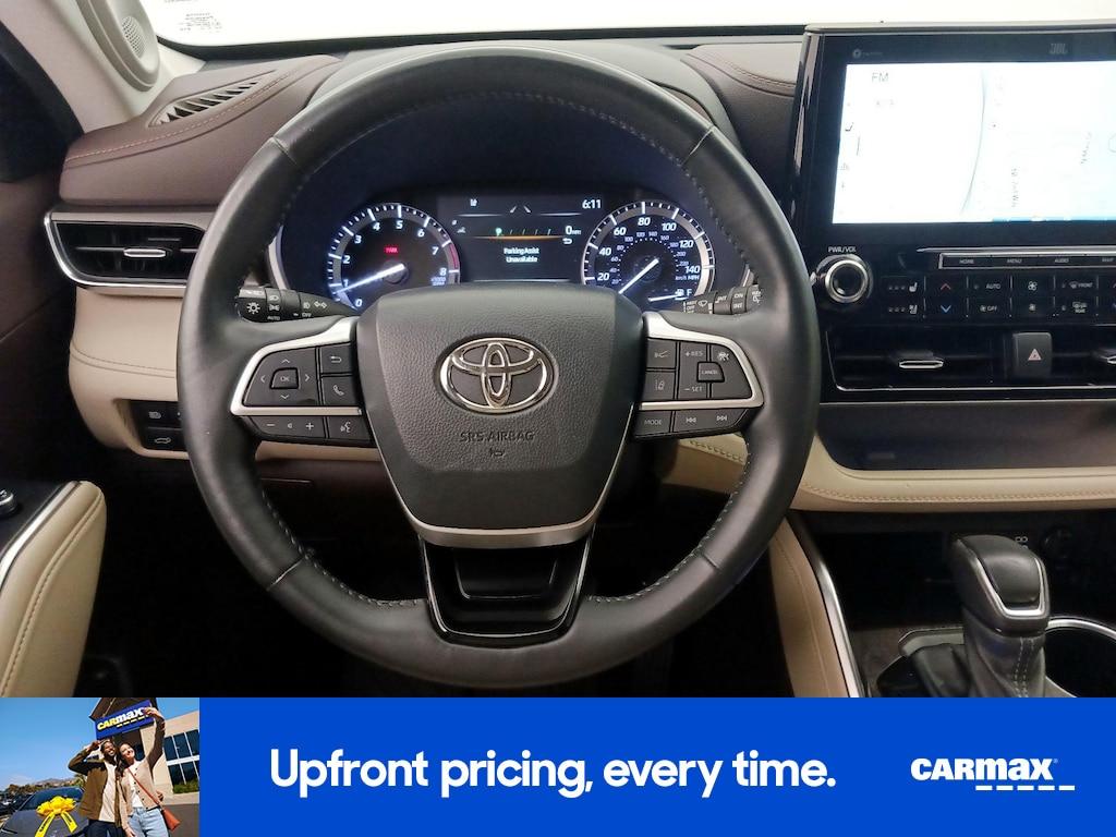 used 2022 Toyota Highlander car, priced at $36,998