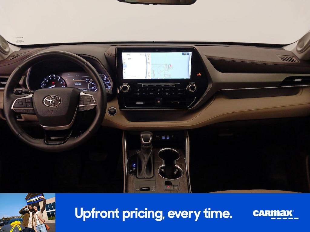 used 2022 Toyota Highlander car, priced at $36,998