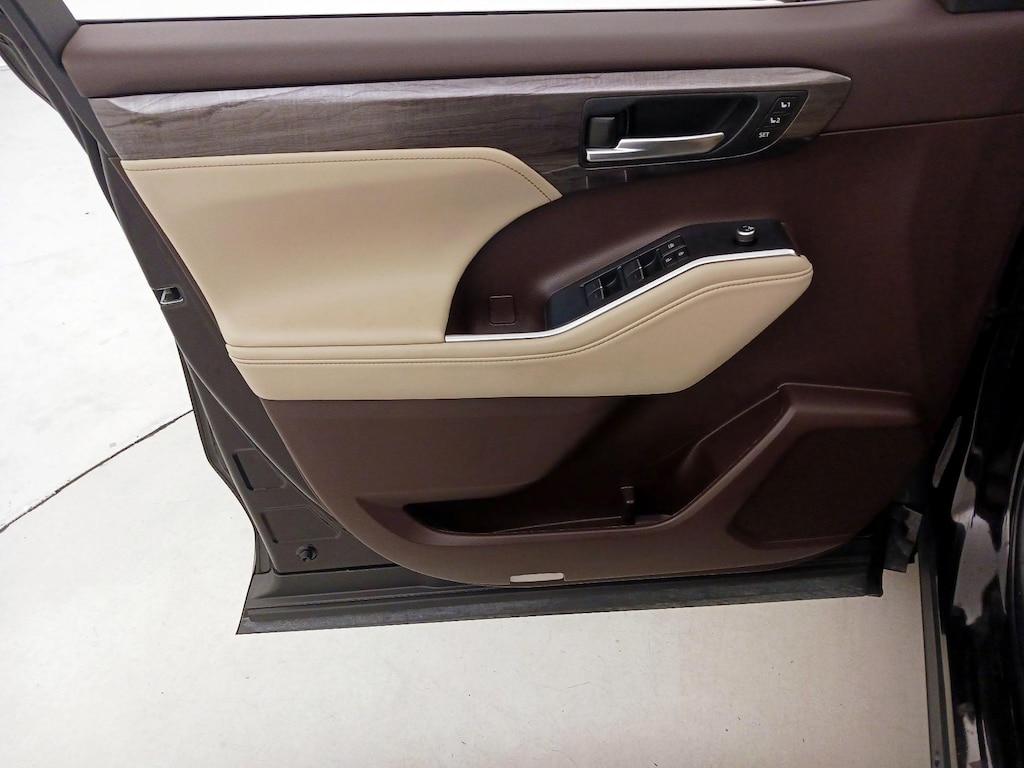 used 2022 Toyota Highlander car, priced at $36,998