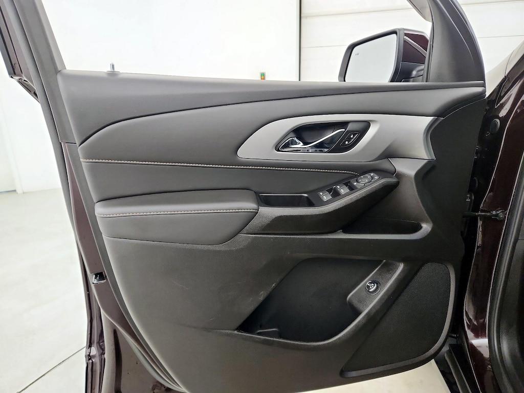 used 2021 Chevrolet Traverse car, priced at $27,998