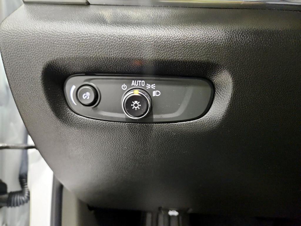 used 2023 Chevrolet Traverse car, priced at $33,998