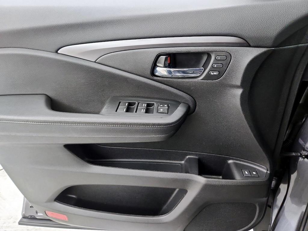 used 2022 Honda Pilot car, priced at $29,998