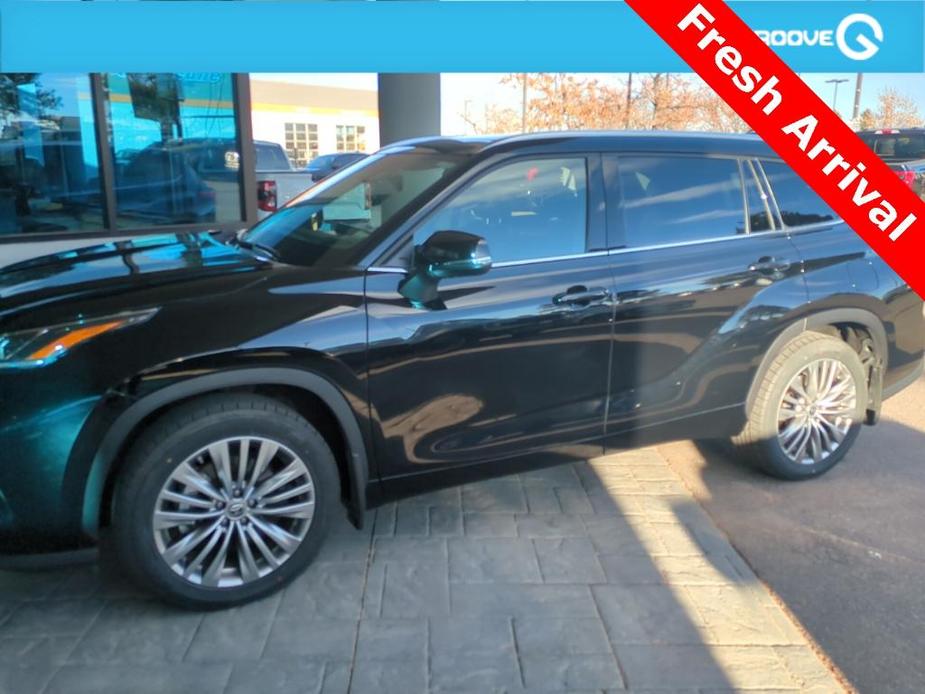 used 2022 Toyota Highlander car, priced at $44,590