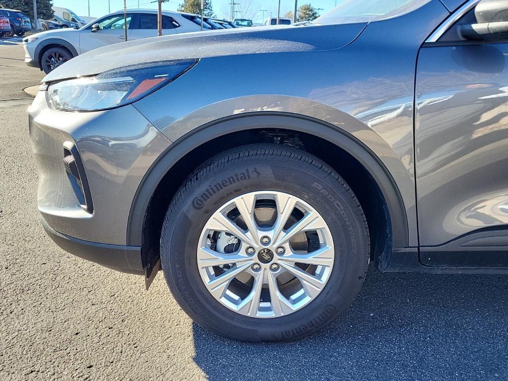 new 2025 Ford Explorer car, priced at $52,639