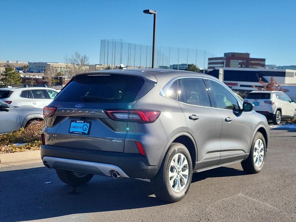 new 2025 Ford Explorer car, priced at $52,639