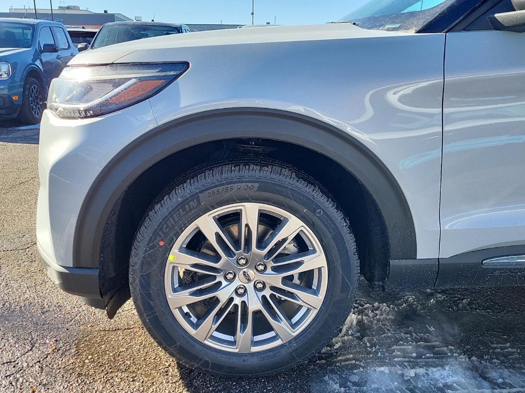 new 2025 Ford Explorer car, priced at $48,999