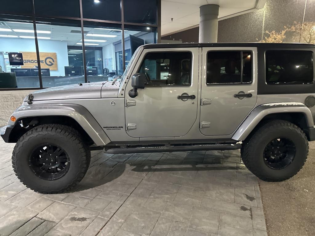 used 2015 Jeep Wrangler Unlimited car, priced at $18,592