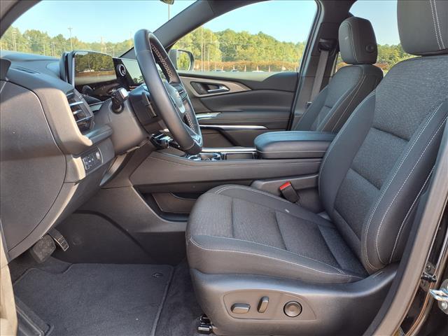 used 2025 Chevrolet Traverse car, priced at $39,462