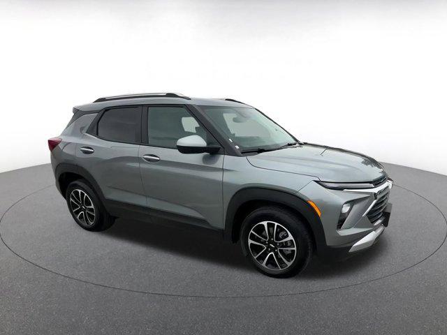 used 2025 Chevrolet TrailBlazer car, priced at $22,256