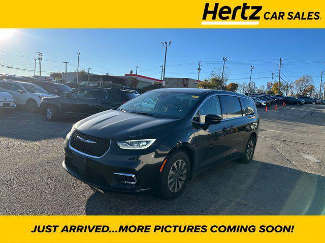 used 2022 Chrysler Pacifica Hybrid car, priced at $18,895