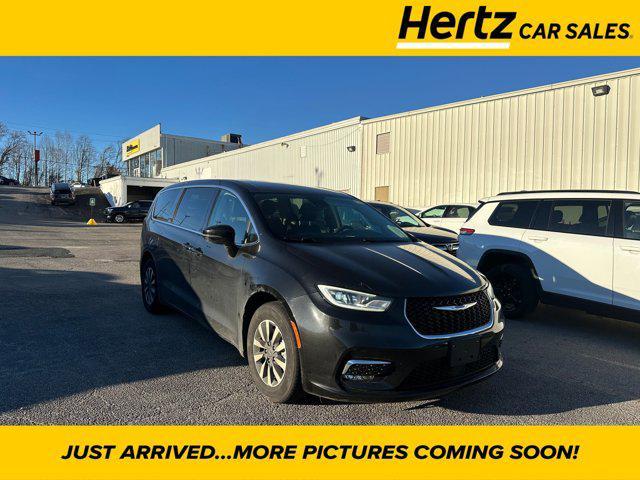 used 2022 Chrysler Pacifica Hybrid car, priced at $18,895