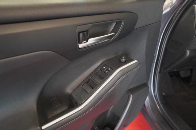 used 2021 Toyota Highlander car, priced at $33,995