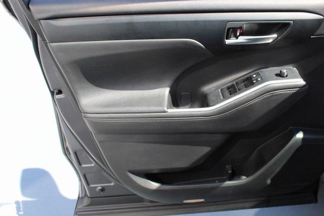 used 2021 Toyota Highlander car, priced at $31,995